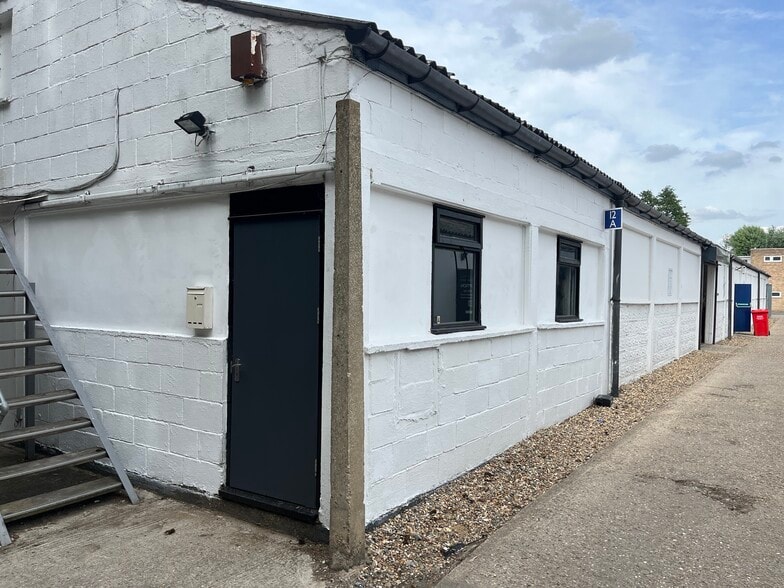 Mimram Rd, Hertford to rent - Building Photo - Image 1 of 26