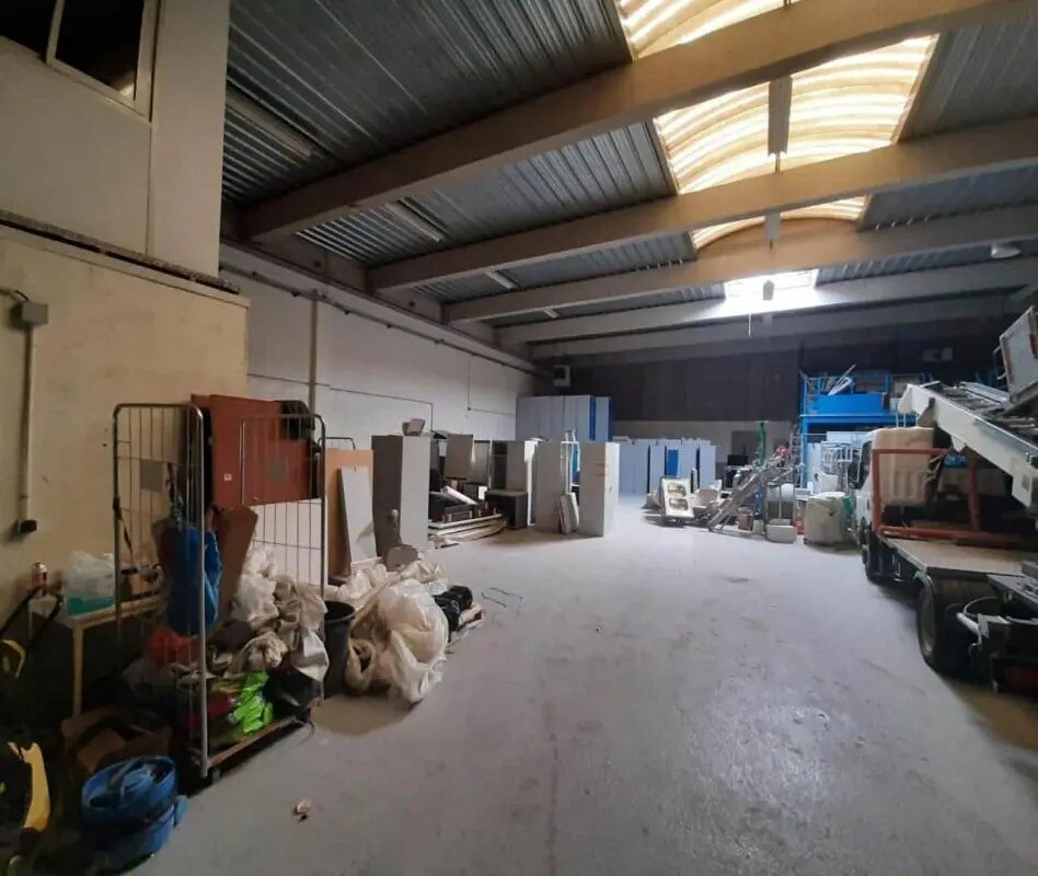 Location Local d'activités 690 m² - Photo 1