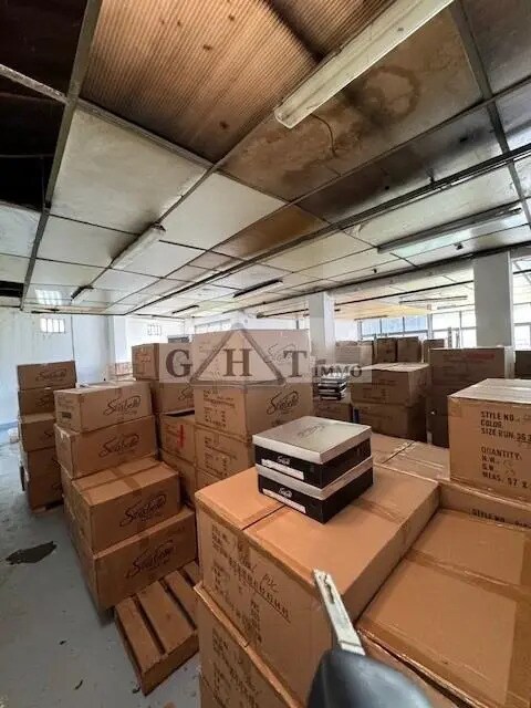 Industrial in Maisons-Alfort for sale Interior Photo- Image 1 of 8