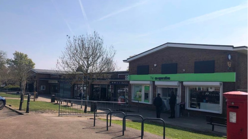 8-20 Hall Grove, Welwyn Garden City for sale - Primary Photo - Image 1 of 1