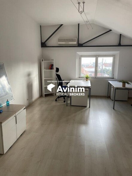 Office in Marseille to rent - Building Photo - Image 2 of 10