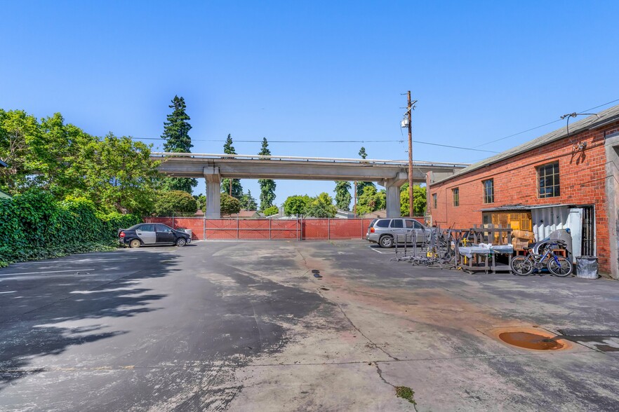 21602-21612 Western Blvd, Hayward, CA for rent - Building Photo - Image 2 of 8