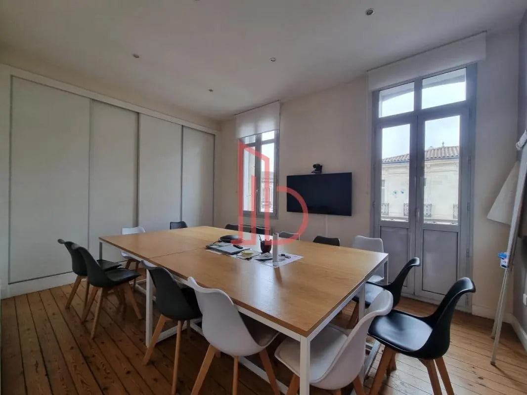 Office in Bordeaux to rent Building Photo- Image 1 of 10