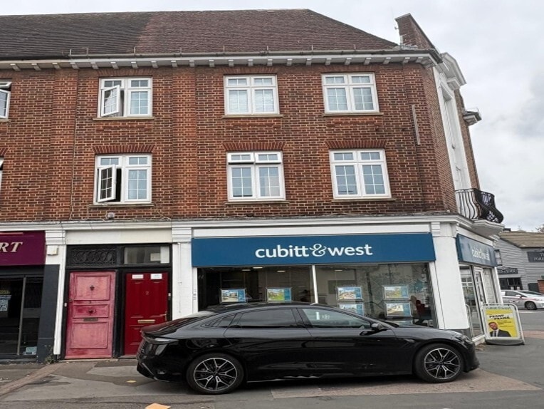 101 Victoria Rd, Horley to rent - Primary Photo - Image 1 of 2