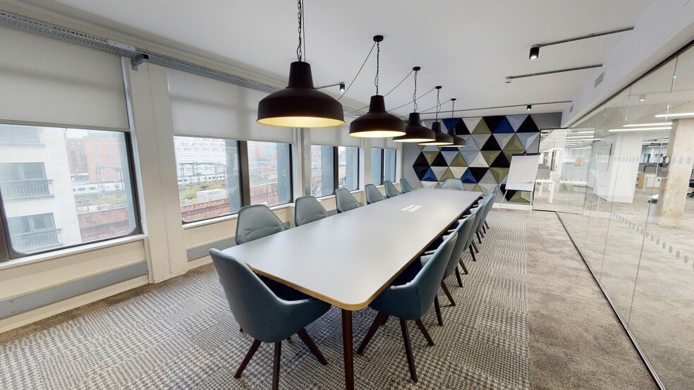 St Stephen St, Salford to rent - Building Photo - Image 3 of 33