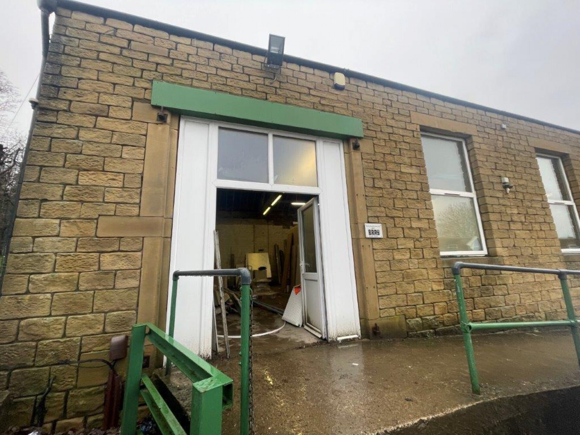 Burbeary Rd, Huddersfield for sale Primary Photo- Image 1 of 1