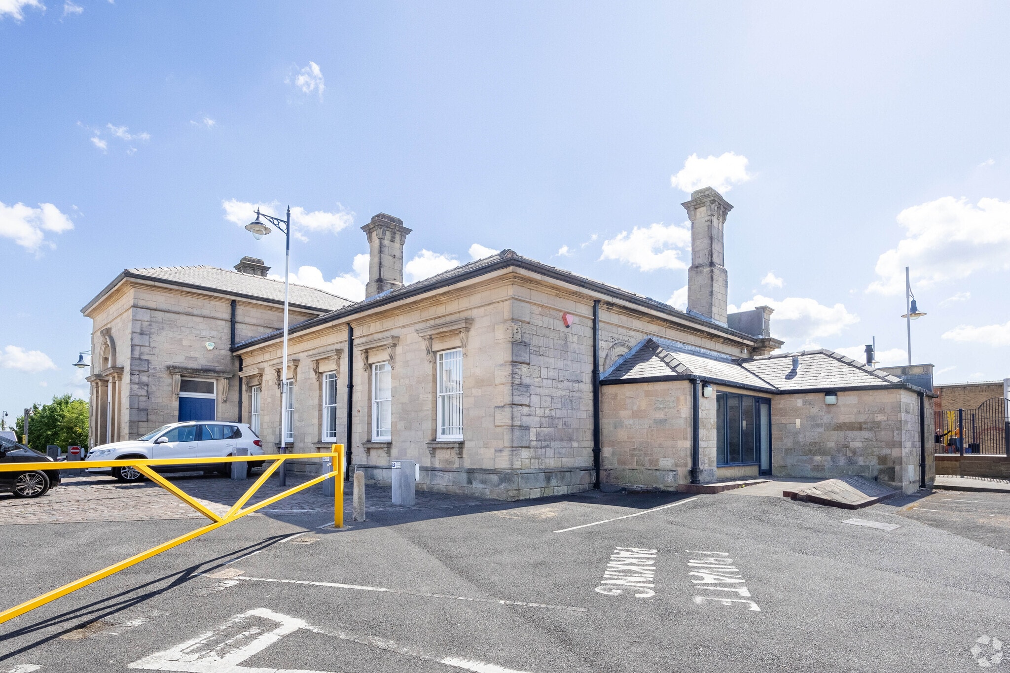 Station Rd, Mansfield to rent Primary Photo- Image 1 of 6