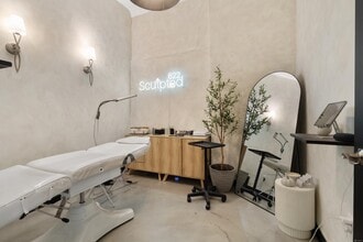 7185 Manchester Rd, Maplewood, MO to rent Interior Photo- Image 1 of 2