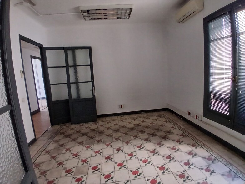 Retail in Madrid, Madrid to rent - Building Photo - Image 2 of 8