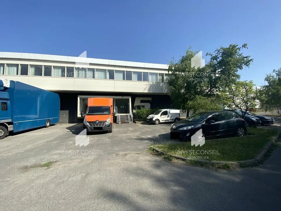 Light Industrial in SAINT-OUEN-L'AUMONE to rent Primary Photo- Image 1 of 12