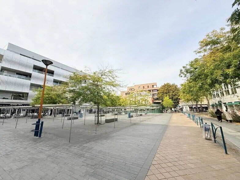 Office in Pantin to rent - Building Photo - Image 2 of 4