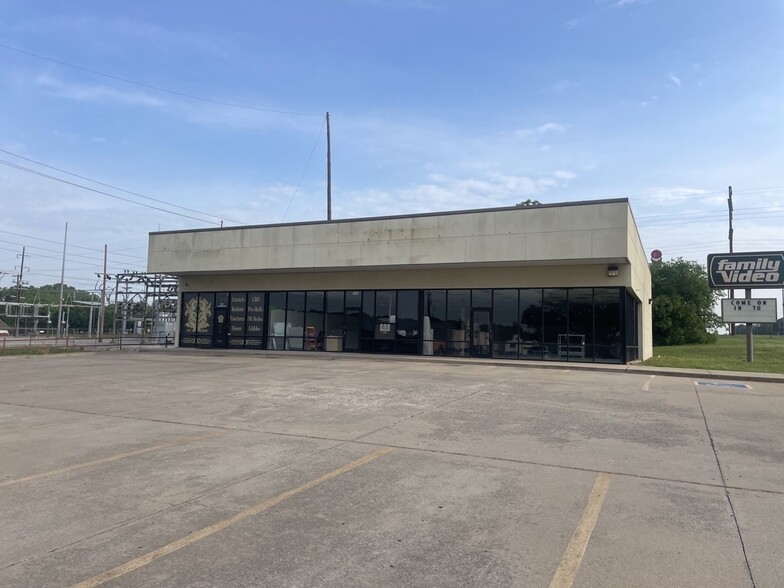 2525 N Milt Phillips Ave, Seminole, OK for rent - Building Photo - Image 2 of 4