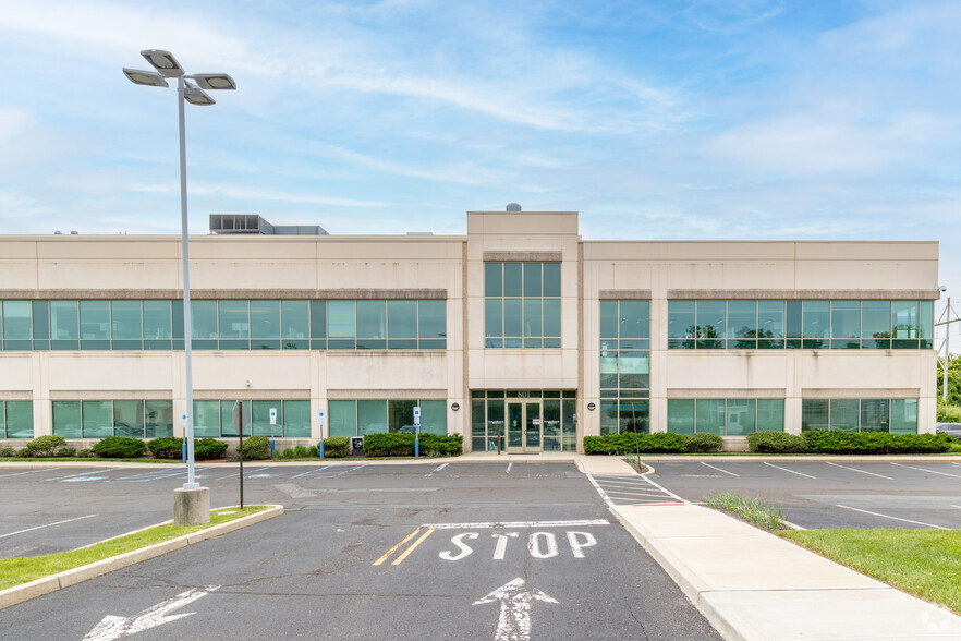 801 Princeton South Corporate Ctr, Ewing, NJ for rent - Building Photo - Image 3 of 7