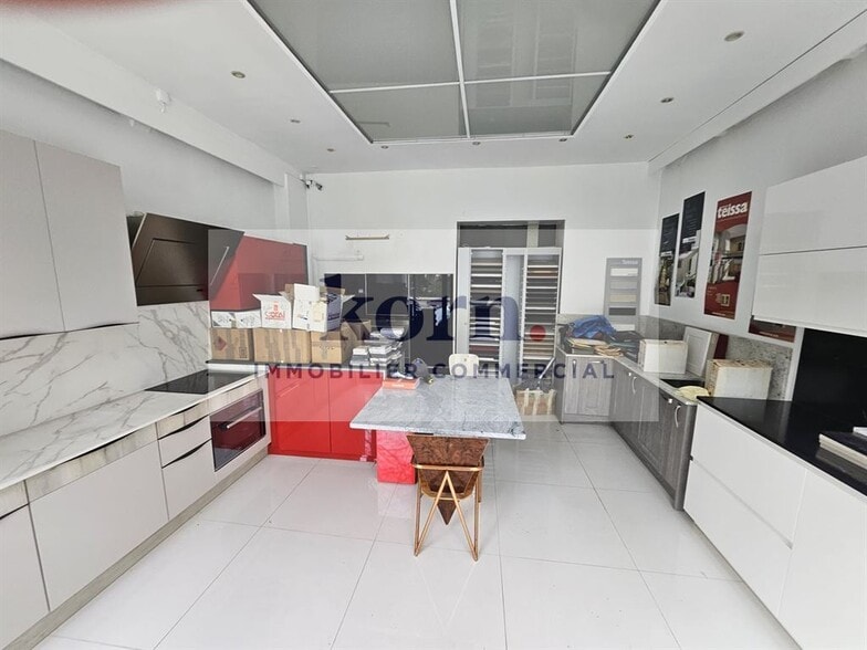 Retail in Paris to rent - Interior Photo - Image 3 of 4