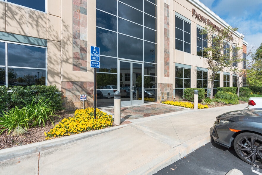 27433 Tourney Rd, Valencia, CA to rent - Building Photo - Image 3 of 21