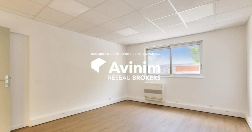 Industrial in SAINT-OUEN-L'AUMONE to rent - Interior Photo - Image 2 of 2