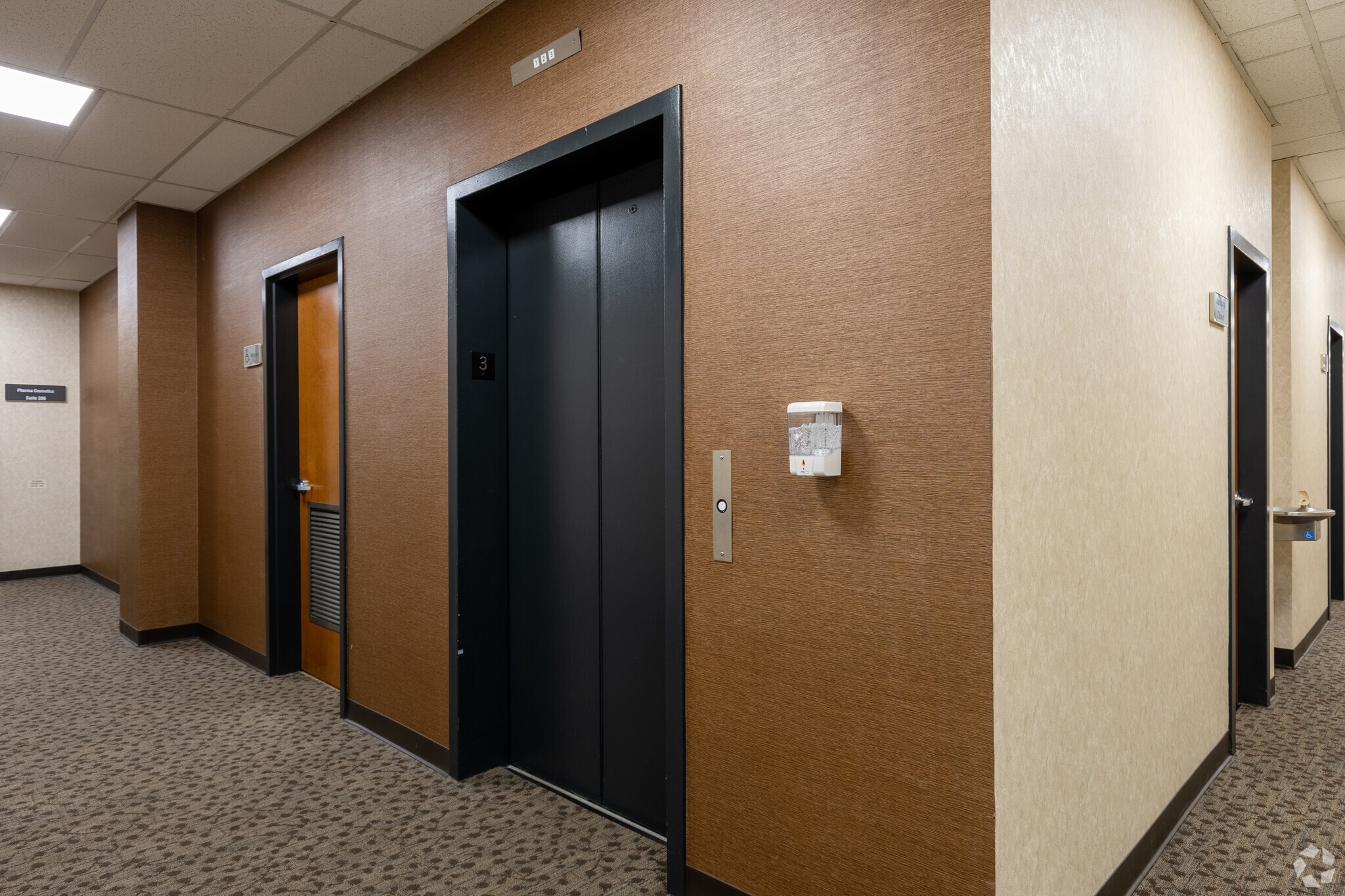 700 Kinderkamack Rd, Oradell, NJ to rent Interior Photo- Image 1 of 4