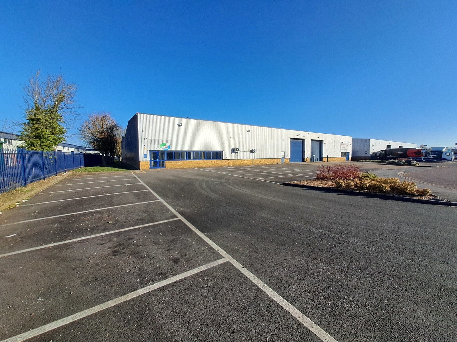 Arkwright Rd, Bedford to rent Building Photo- Image 1 of 2