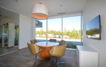 Rockingham Dr, Milton Keynes to rent Interior Photo- Image 1 of 4