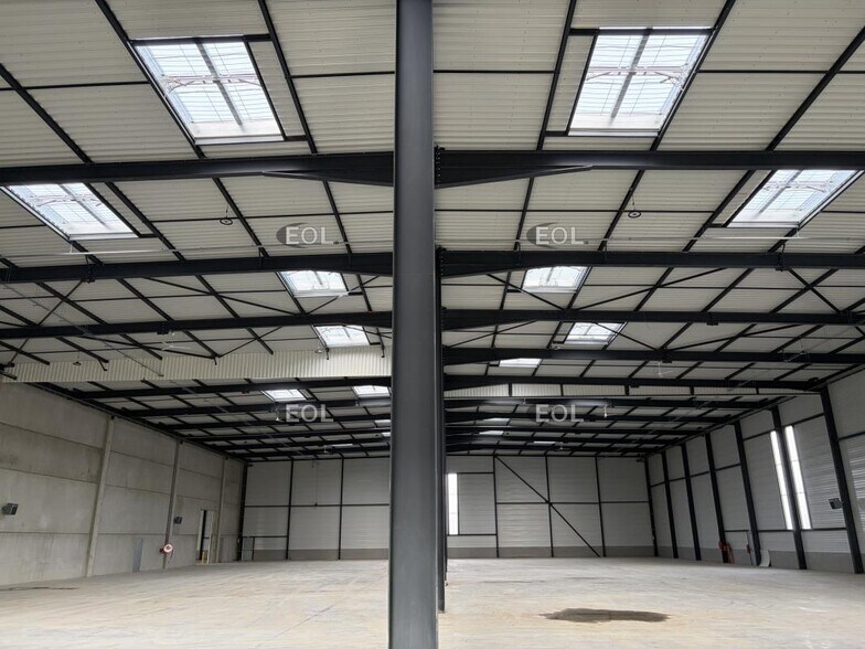 Light Industrial in Saint-Germain-lès-Arpajon to rent - Interior Photo - Image 3 of 6