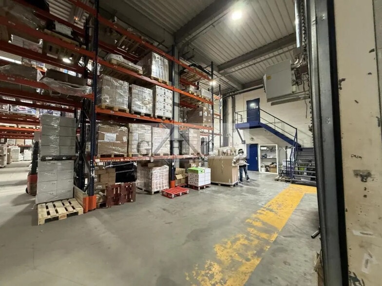 Office in Villemomble to rent - Interior Photo - Image 2 of 15