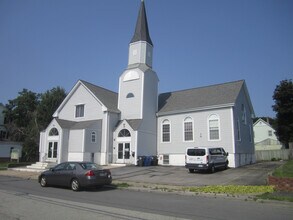 251 Magnolia St, Cranston, RI to rent Interior Photo- Image 1 of 1