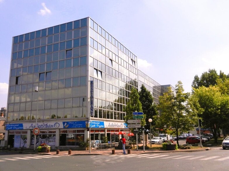Office in Évry-Courcouronnes to rent - Building Photo - Image 2 of 5