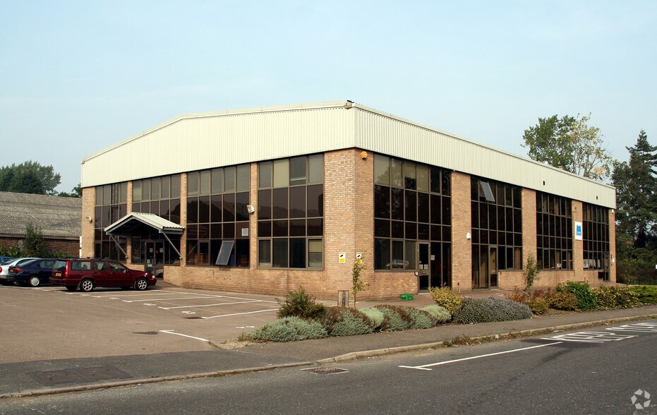 2 Pembroke Ave, Waterbeach for sale - Primary Photo - Image 1 of 1