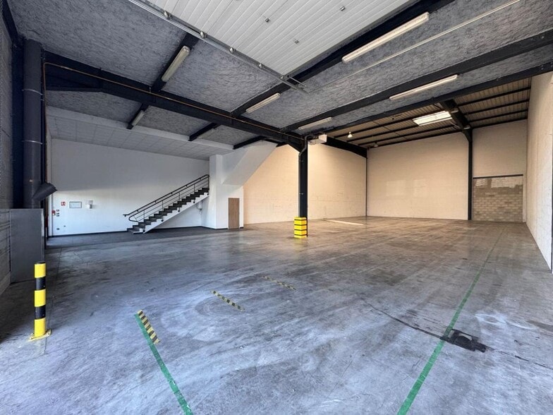 21 Rue Marcel Mérieux, Corbas to rent - Interior Photo - Image 2 of 12