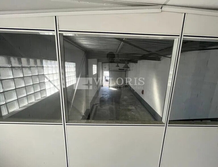 Light Industrial in Vénissieux to rent - Interior Photo - Image 3 of 4