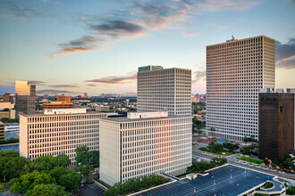 1 Greenway Plz, Houston, TX - aerial  map view