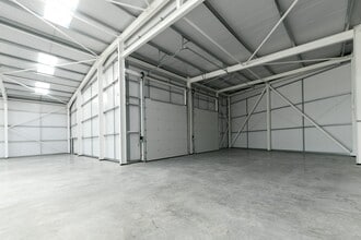 6 Garside Way, Aylesbury to rent Interior Photo- Image 2 of 4