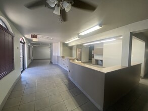 2611 W Northern Ave, Phoenix, AZ for rent Interior Photo- Image 2 of 37