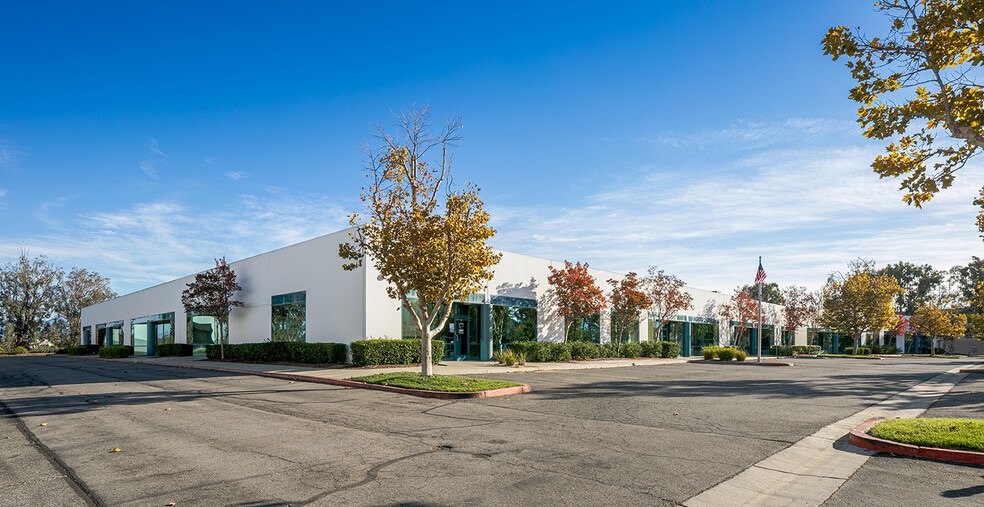 40880, 40935 & 40945 County Ctr Dr portfolio of 3 properties for sale on LoopNet.co.uk - Building Photo - Image 1 of 6