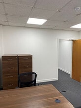 Burnfield Ave, Thornliebank to rent Interior Photo- Image 2 of 4