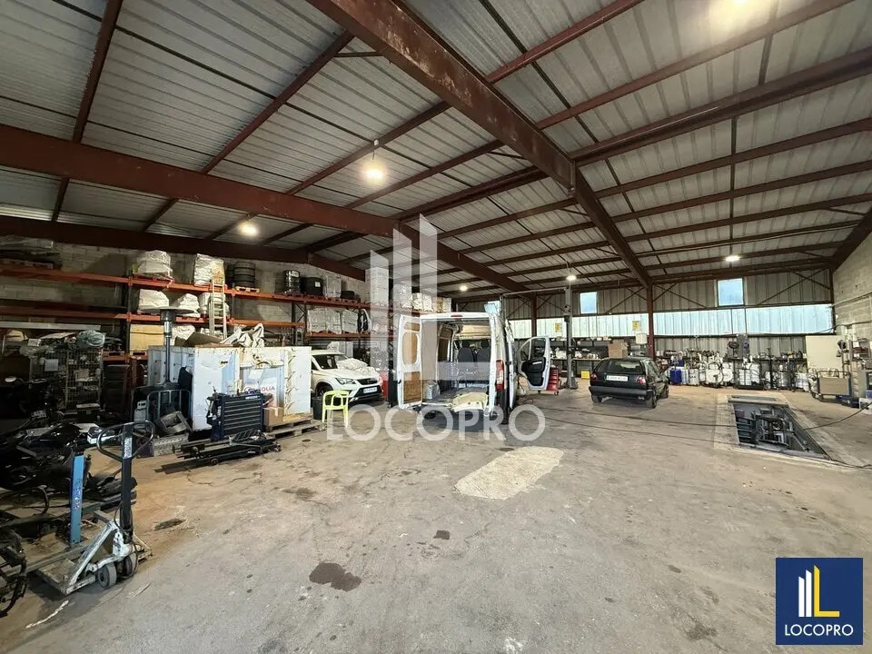 Location Local d'activités 1 300 m² - Photo 1