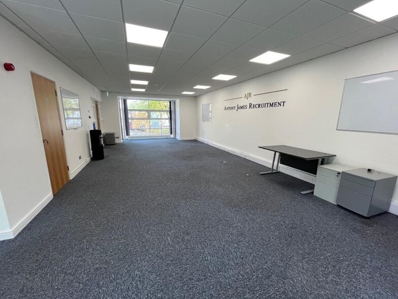 650-662 The Crescent, Colchester to rent - Building Photo - Image 3 of 11
