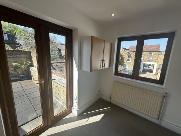 Bective Pl, London to rent Interior Photo- Image 1 of 2