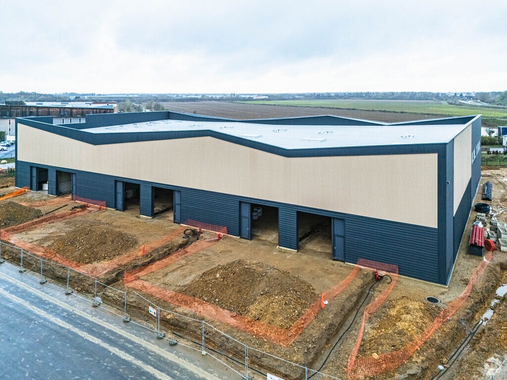 Vente Local d'activités 839 m² - Photo 1