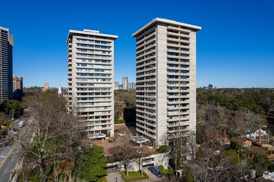 2575 Peachtree Rd NE, Atlanta, GA for sale - Primary Photo - Image 1 of 58