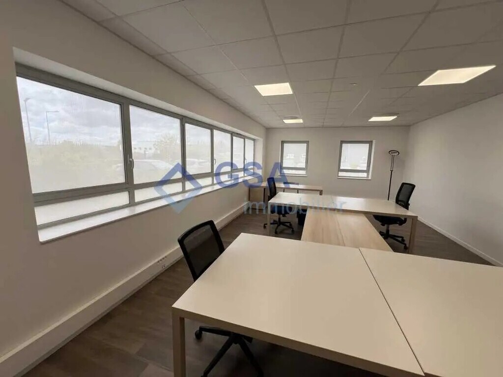 Vente Bureaux 700 m² - Photo 1
