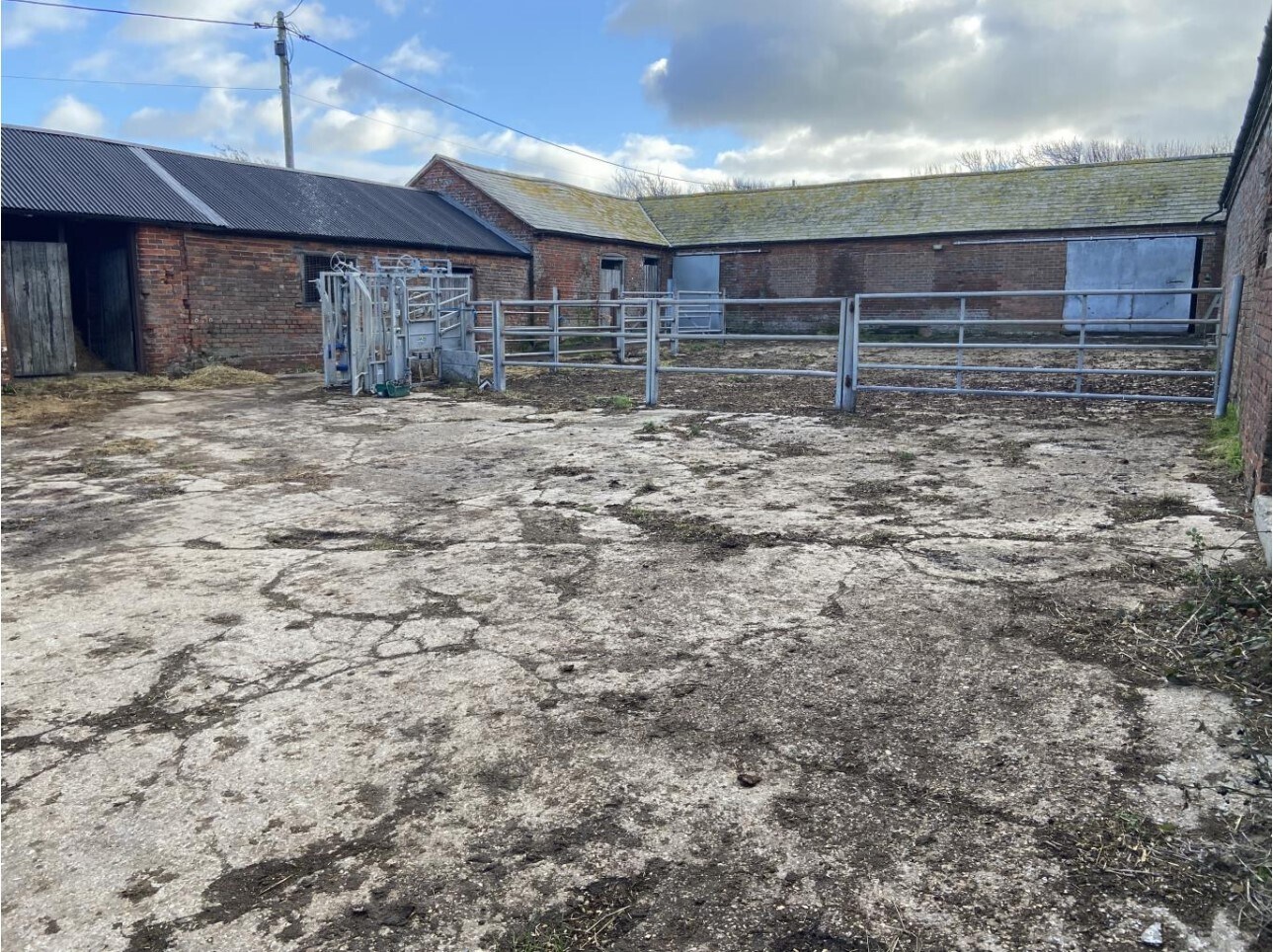 Cliff Rd, Lymington for sale Primary Photo- Image 1 of 1