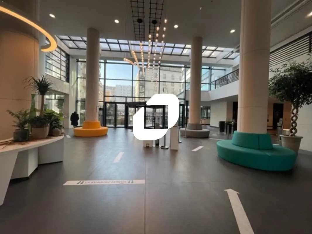Office in Montrouge to rent Lobby- Image 1 of 19