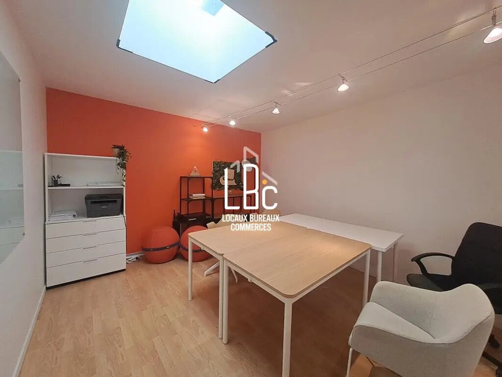Location Bureaux 84 m² - Photo 1