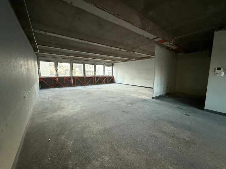 Office in Marseille for sale - Interior Photo - Image 2 of 10