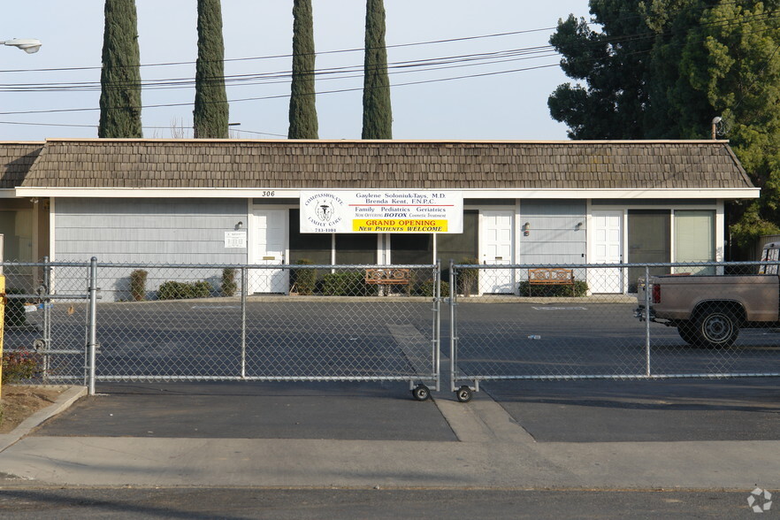 306 N Conyer St, Visalia, CA for sale - Building Photo - Image 2 of 7