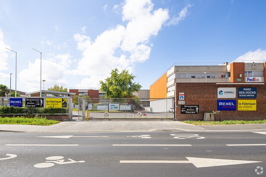 Light Industrial in Saint-Ouen-sur-Seine to rent - Building Photo - Image 1 of 5