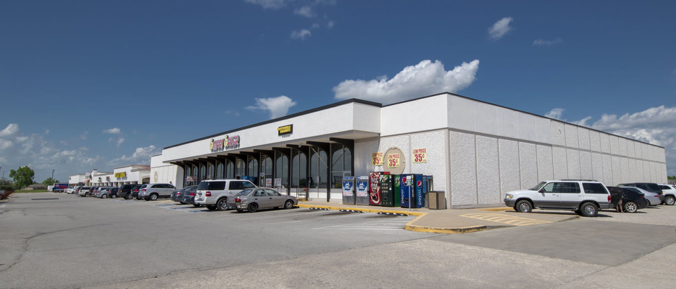 1201 Cornwell Ave, Yukon, OK for rent - Building Photo - Image 1 of 7