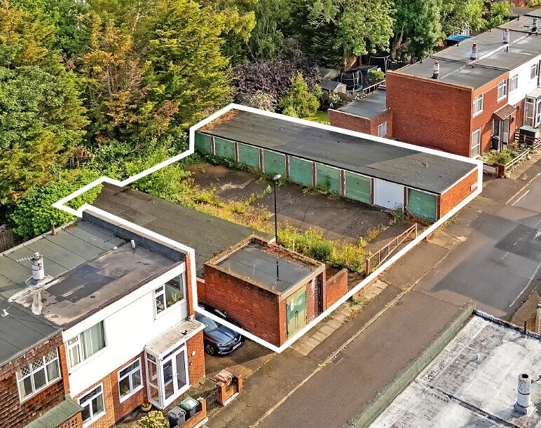 47 Aldersgrove Avenue, London for sale Primary Photo- Image 1 of 2