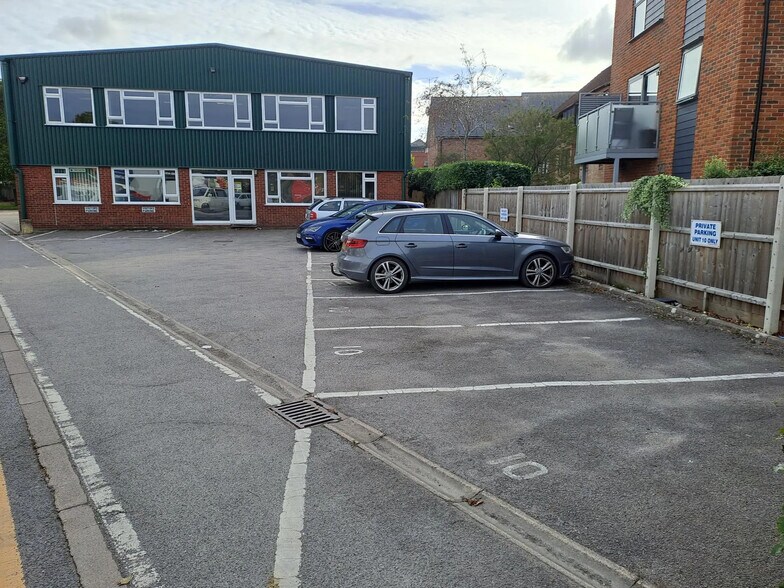 Southampton Rd, Ringwood to rent - Building Photo - Image 3 of 34
